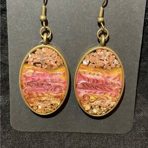 “Golden Dynasty Drops” from the Amethyst Reyna Collection